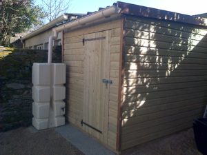 Cabanon en bois réalisé par aux 1001 Saisons pour l'aménagement extérieur d'un jardin